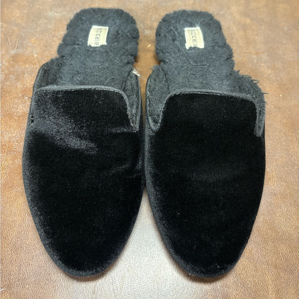 Birdies slip on mules